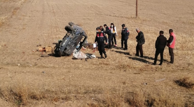 Metrelerce savrulan otomobil şarampole devrildi