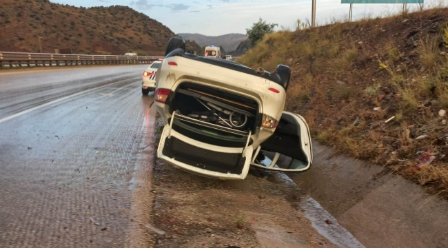 Devrilen otomobilde 1'i ağır 6 kişi yaralandı