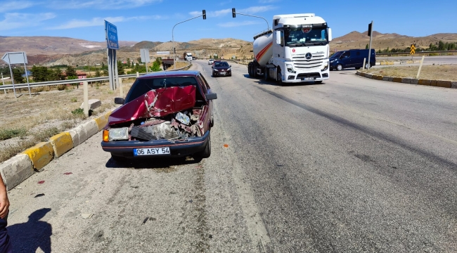 Seyir halinde araçlar çarpıştı, yaralılar var