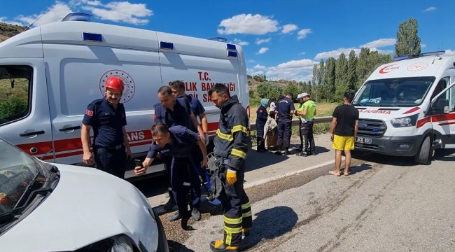 Binlerce aracın seyrettiği karayolunda kaza